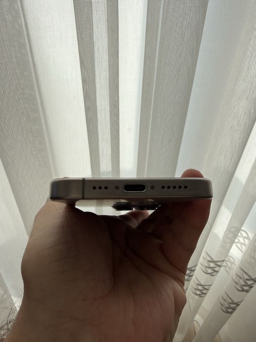 iPhone 15 pro. 128 GB. Silver. Ekranda dog’i bor