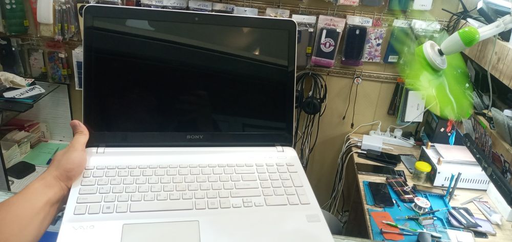 Sony. Windows8. 2ta Mishka va somkasi blan brga