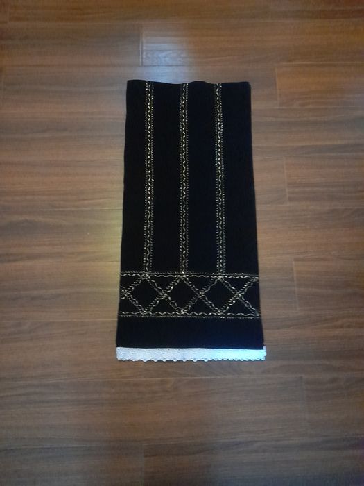 Fota traditionala făcută manual cu un model superb,din catifea