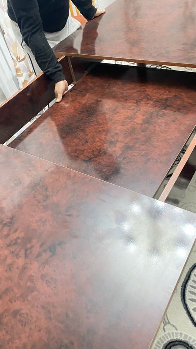 Стол хорошего качество, дерево