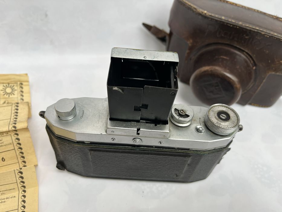 Aparat foto  cu obiectiv Zeiss Biotar 58mm F2 ,varianta mica