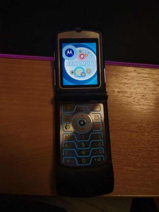 Подам Motorola razer V3 б/у, ретро