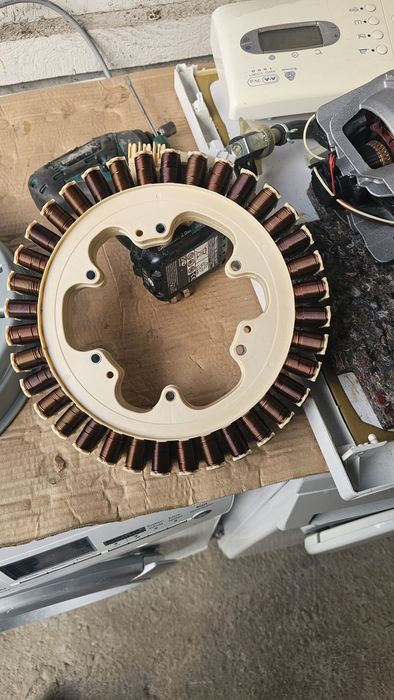 Vând motor pentru eoliană