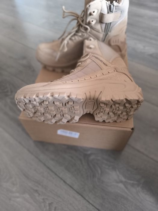 Нови планински армейски обувки