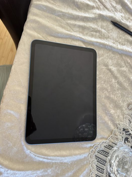 Vand ipad A16 aproape nou