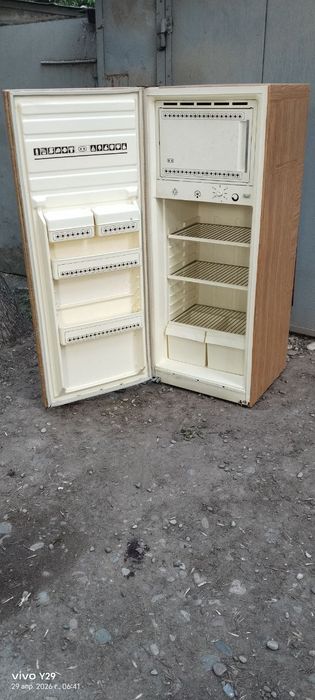 Холодилник сотилади