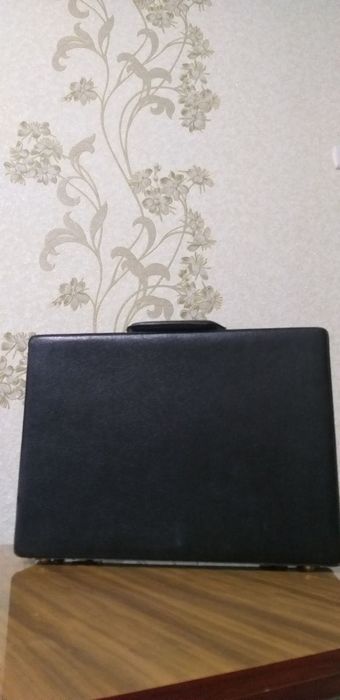 Продается кожаный дипломат