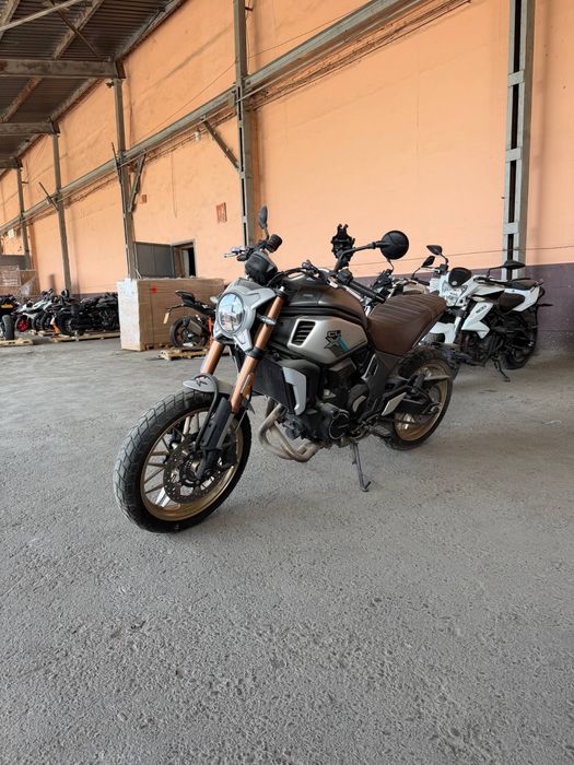 CF moto clx 700 k.s.