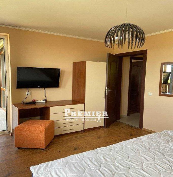 Предлагаме за продажба двуетажна къща в село Горица