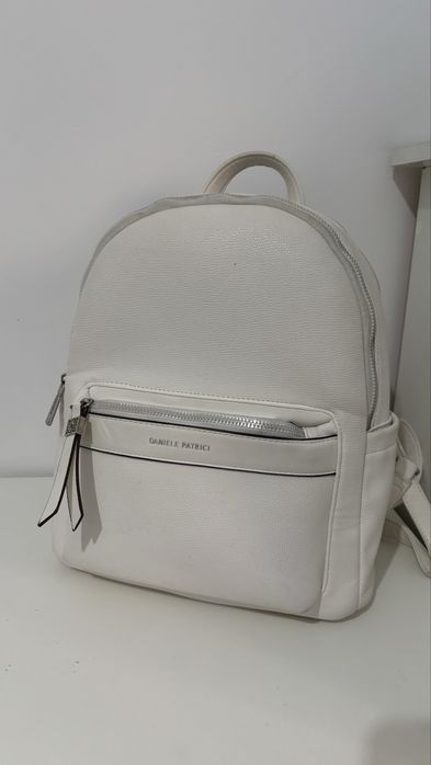 Продам белый рюкзак за 4000то