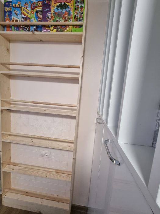 Biblioteca, raf pentru carti Montessori