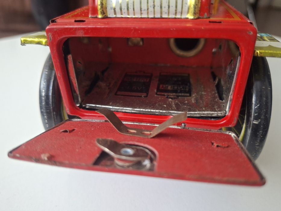 Стара СОЦ ретро метална ламаринена  играчка детска