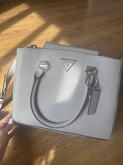 Кожена чанта Guess