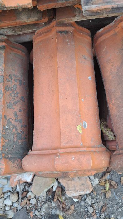 Vand tigla si coame in stare buna