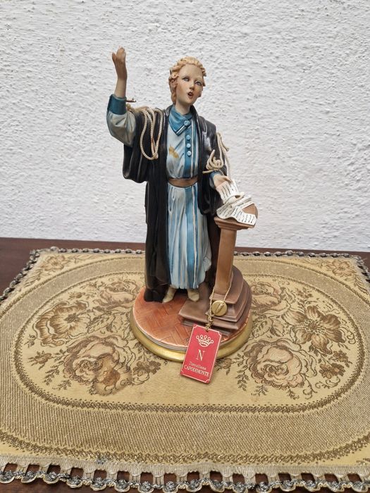 Италианска порцеланова фигура Капо ди Монде Capodimonde