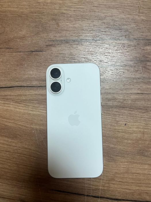 Iphone  16  белый