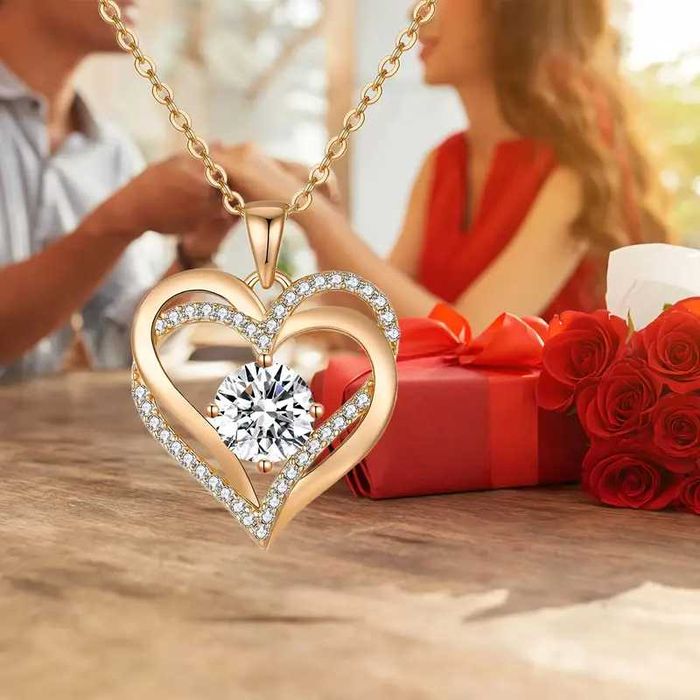 Златно колие с камъни Обичам те в луксозна кутия с рози Подарък 3 вида