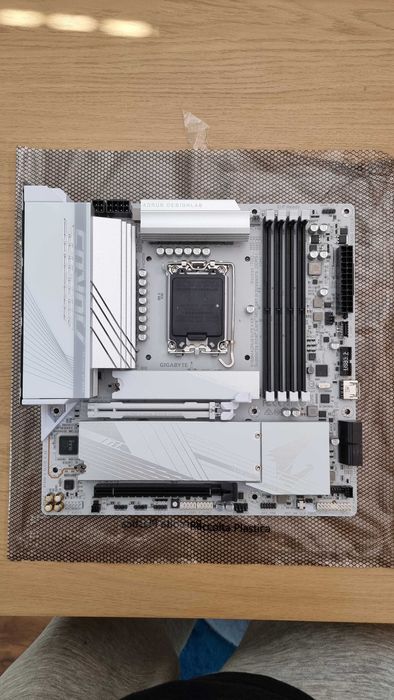 Kit Placa baza alba + Procesor Intel i7 14700k