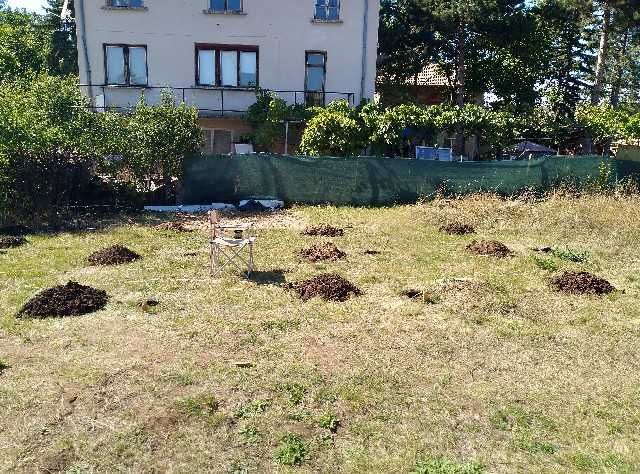 Копам дупки за ограда или дръвчета