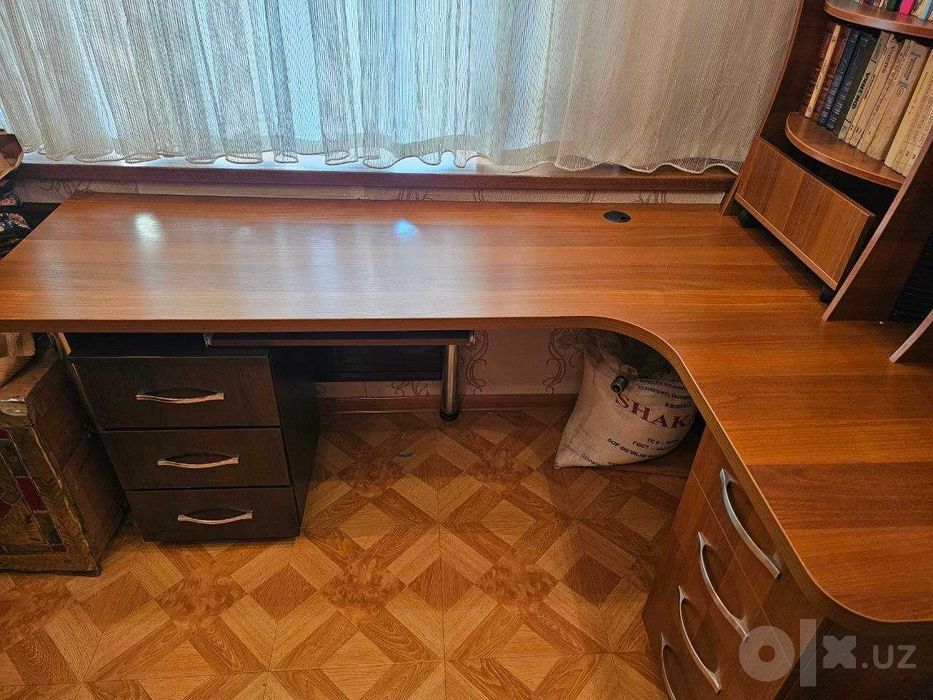 Шкаф для комнаты. Компьютерный стол. Кровать