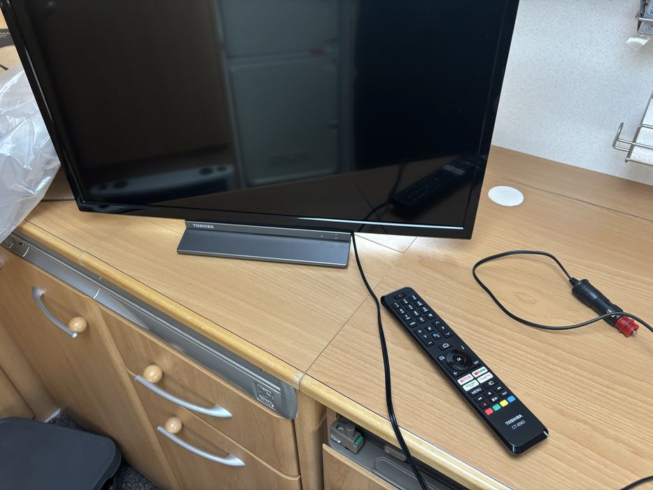 Смарт LED телевизор Toshiba Android  12V/220  24инч