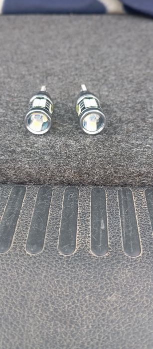 Vând Bec cu led  T15