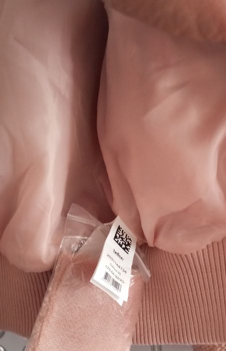 НОВАЯ ФИРМЕННАЯ привозная курточка! На девочку/ девушку 42-46 размера.