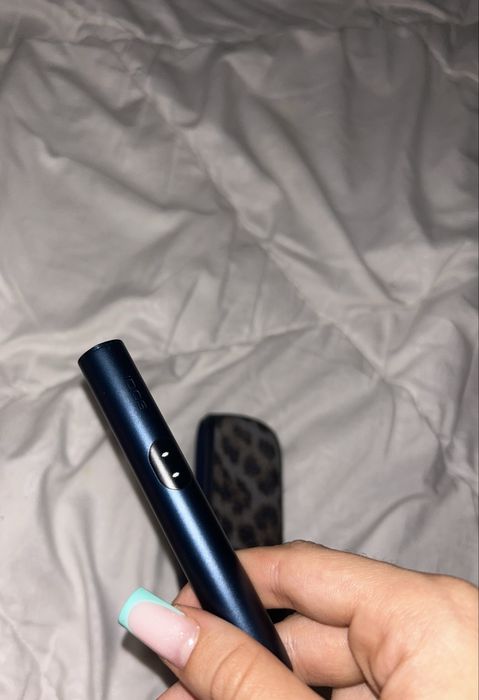 IQOS iluma pen .