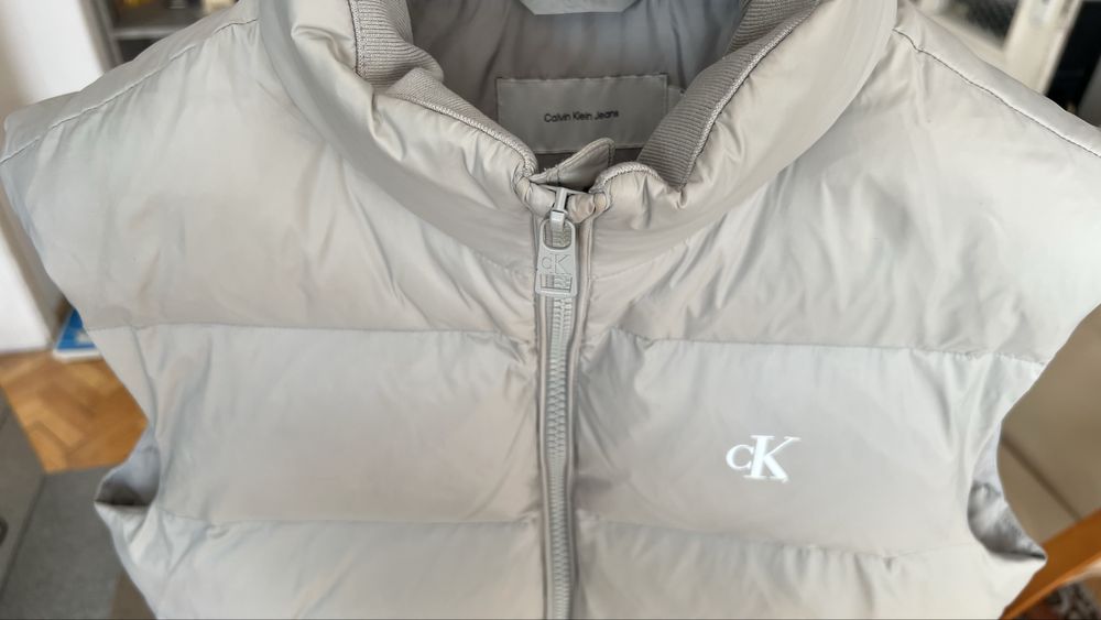 Calvin Klein мъжки елек, бежов, М размер, в търговски вид.