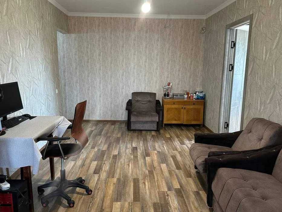 2/4/4 балкон 2х6 Продам Своя Фархадский