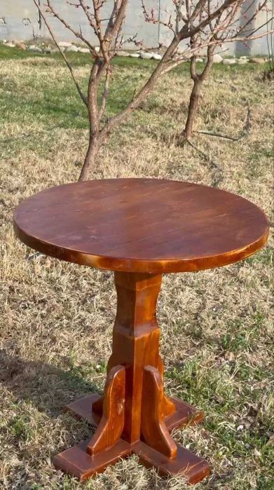 Комод под старину и стол круглый