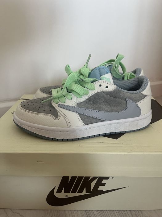 Кроссовки, фирмы Nike