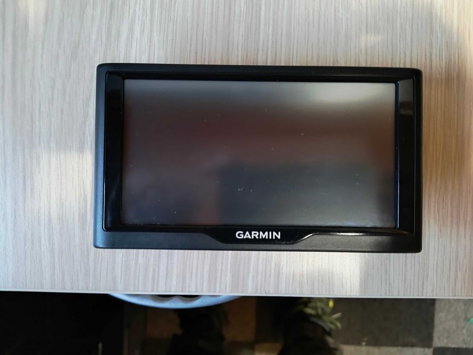 Garmin nuvi 68LM-GPS навигация с безплатни доживотни актуализации