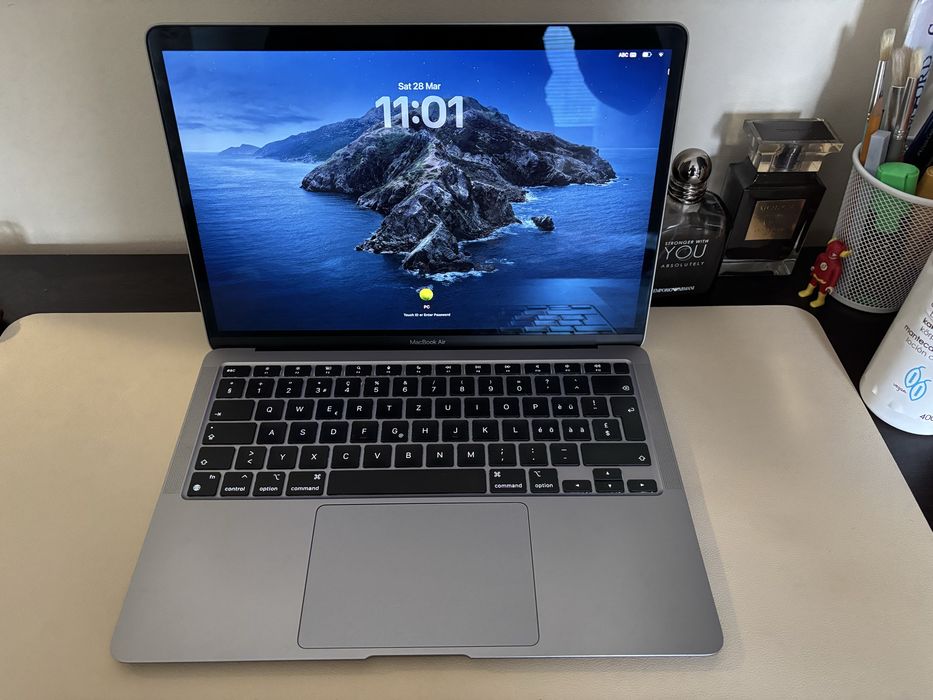 MacBook Air 13,3 inch + ПОДАРЪК два калъфа