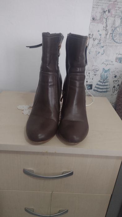 Дамски боти на ток