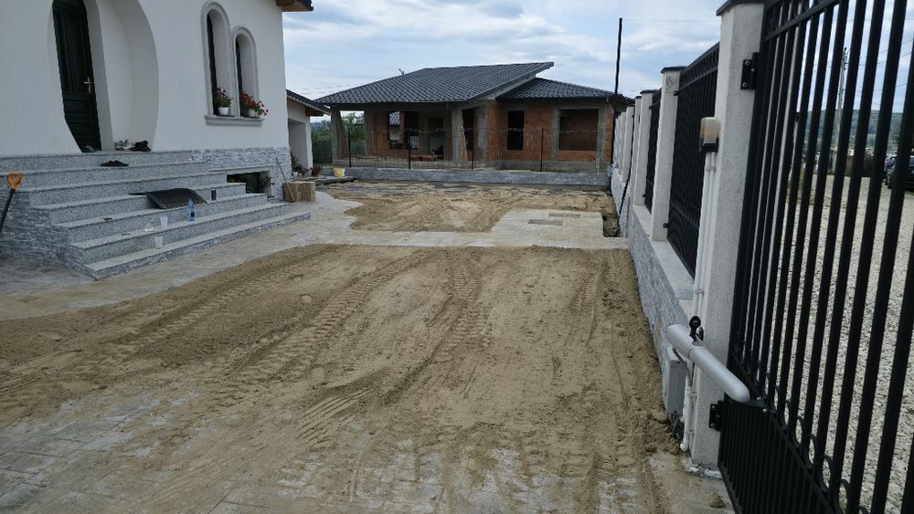 Inchiriez miniexcavator cu operator pentru diferite activități picon