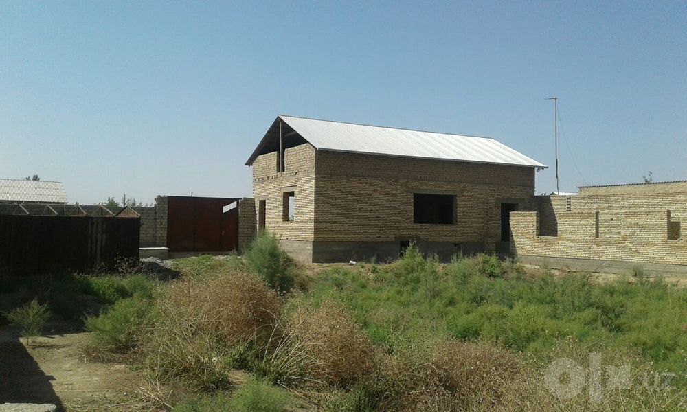 Umumiy maydoni 12 sotix uchastka sotiladi