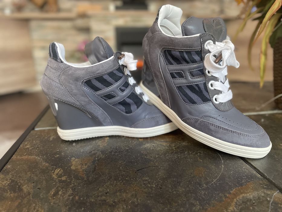 Vand platforme Hogan