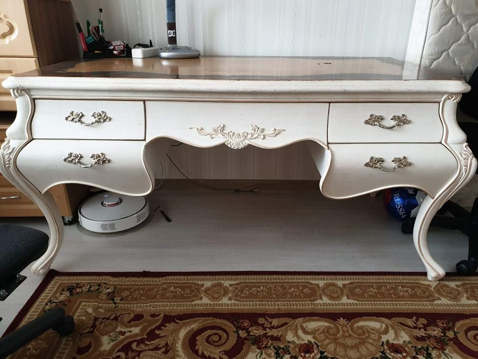 Продам  винтажный стол