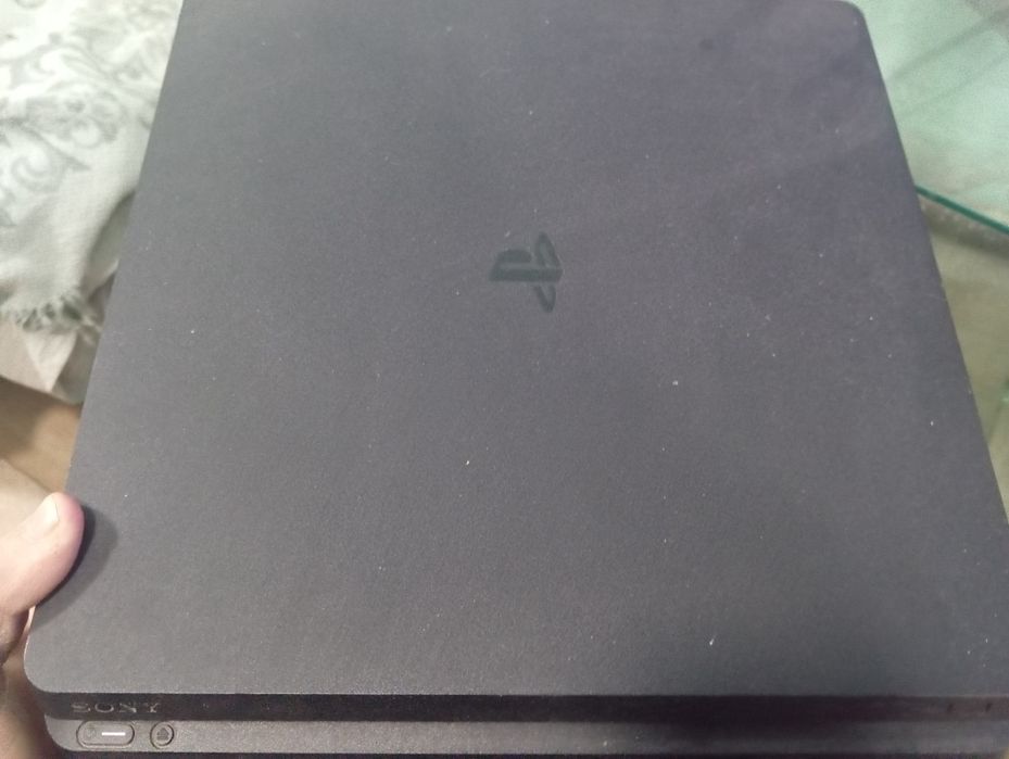 Sony PS4 Slim 1 tr