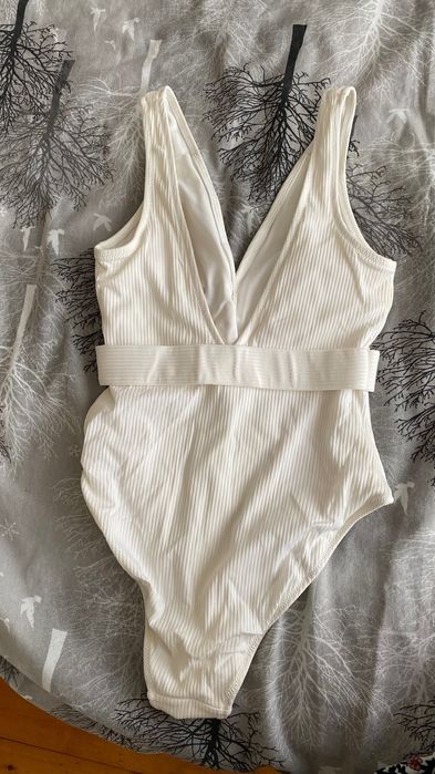 Цял бял бански H&M
