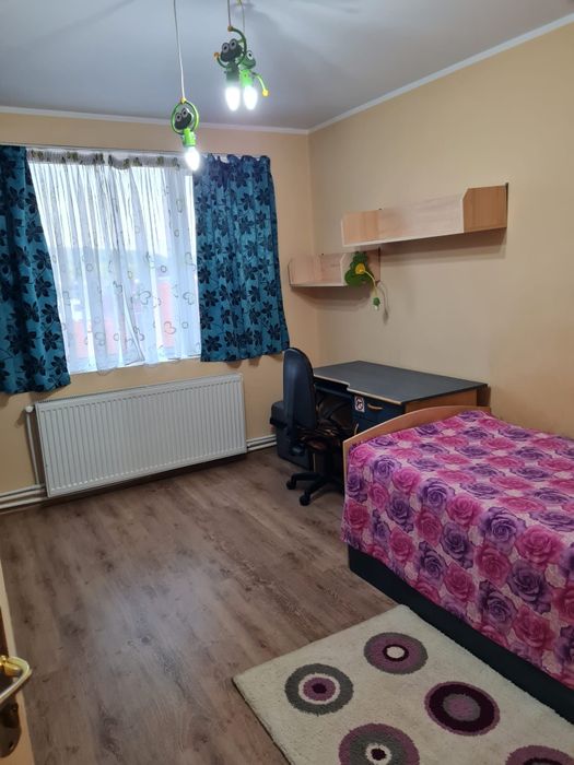 Închiriez apartament