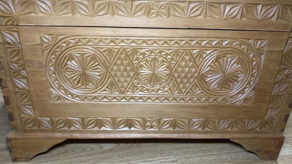 Cutie decorată din lemn de cedru