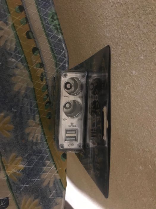 Разклонител за кола 12/24V 1 към 2+2USB F 1A