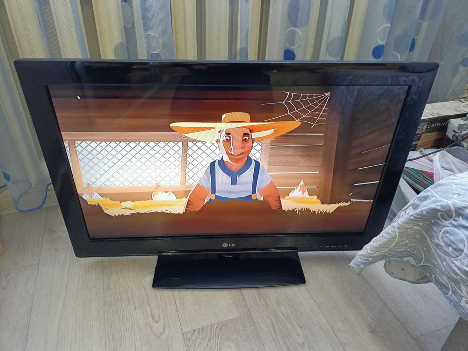 Телевизор  б у .