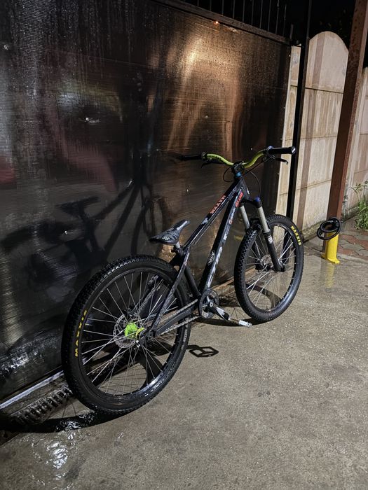 Bicicleta dirt jumper CTM