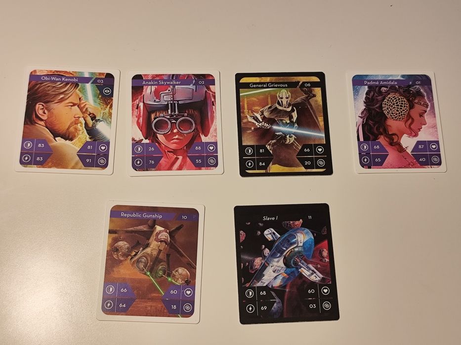 Cartonașe de colecționat Star Wars în stare foarte bună.