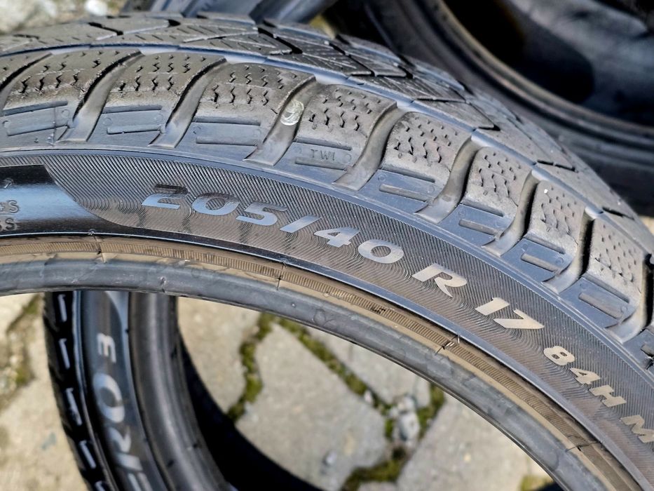205 40 17 Pirelli