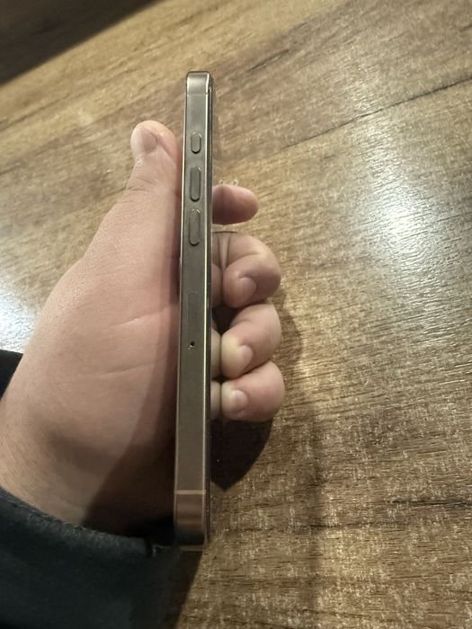 Iphone 16 pro karobkasi bor