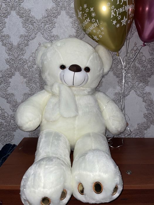 Мишка и цветы свежие